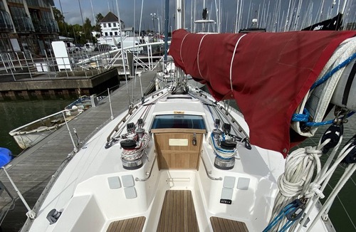 Hamble-le-Rice Boat Rental | A Private Yacht in Port Hamble Marina with beautiful waterside surroundings
