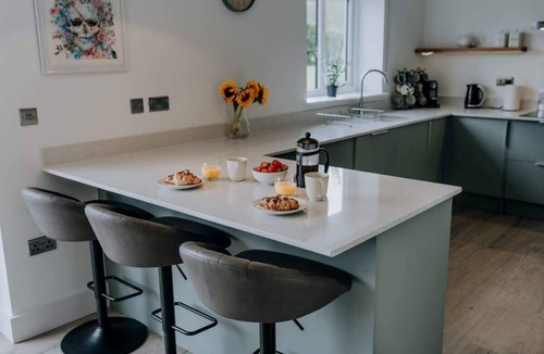 Llanarthney House | A Spacious Countryside Retreat for up to 16 Guests