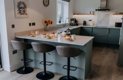 Llanarthney House | A Spacious Countryside Retreat for up to 16 Guests