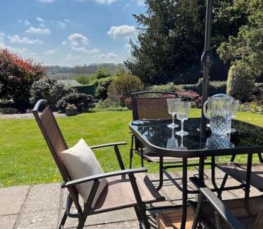 Kington House | A spacious hidden gem with hot tub, lovely garden & views