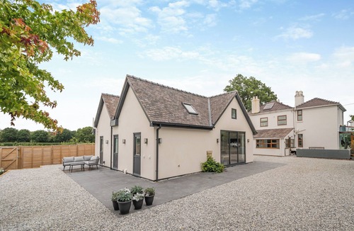 Overton-on-dee Cottage | A wonderful converted barn sleeping up to six guests.