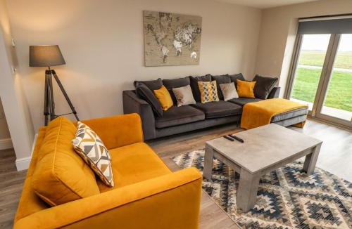Boston House | Acacia Barn