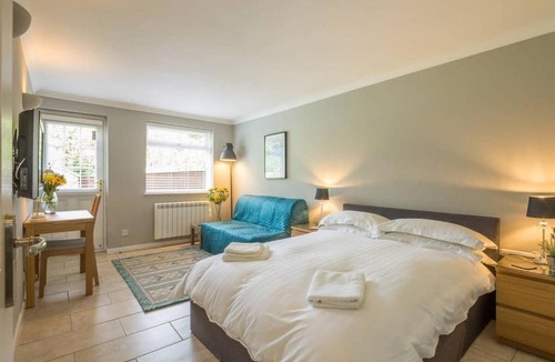Cambridge Apartment | Addenbrookes Flat 2 mins walk free Private Parking