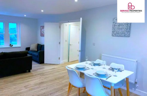 Faversham House | Affordable 3BR Flat with FREE Parking