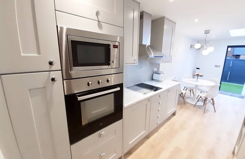 Swalecliffe House | AIR CON Modern 2BR House w/Garden Near Beach