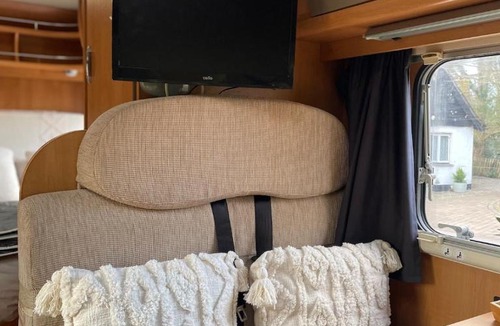 Aldershot House | Air Conditioned Motorhome Escape in Surrey