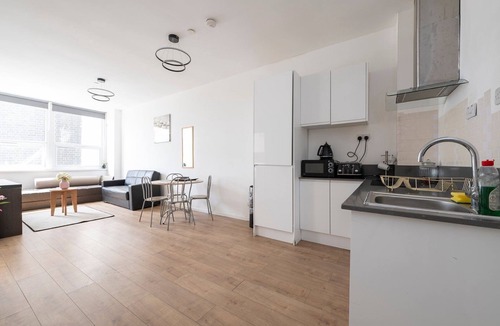 Smethwick Apartment | Alluring West Bromwich Getaway