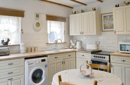 Burgh le Marsh House | Alpine Lodge