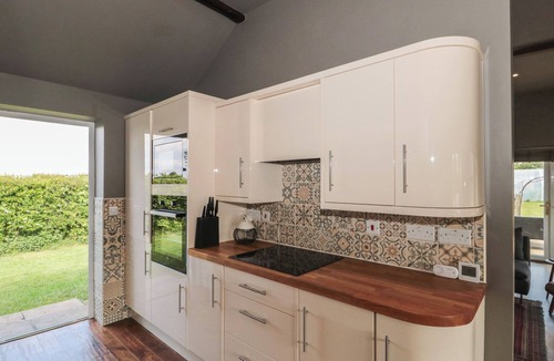 Devizes Cottage | ANNEX AT BARNFIELD HOUSE, pet friendly, with open fire in Devizes