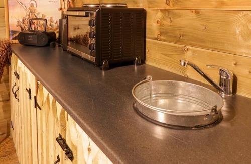Limavady Cabin | Apache Falls Lodge, Castlerock