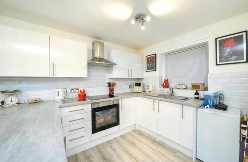 Sutton Coldfield Apartment | Apartment Sleeps 2 with Parking