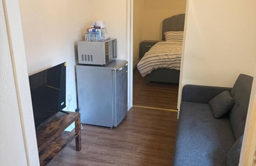 Leigh Apartment | Apartment Sleeps 2