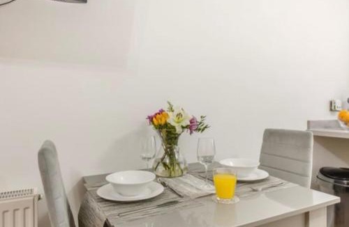 Wiseman's Bridge Apartment | Apartment Sleeps 2 with Parking and Pets Welcome