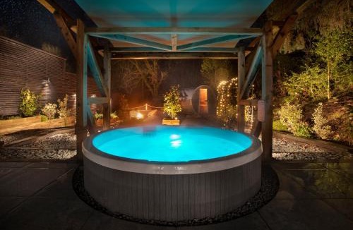 Bowness-on-Windermere Hotel | Aphrodites Group - Luxury Hot Tub Suites in Central Lake District!