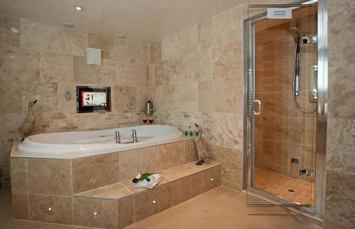 Bowness-on-Windermere Hotel | Aphrodites Group - Luxury Hot Tub Suites in Central Lake District!
