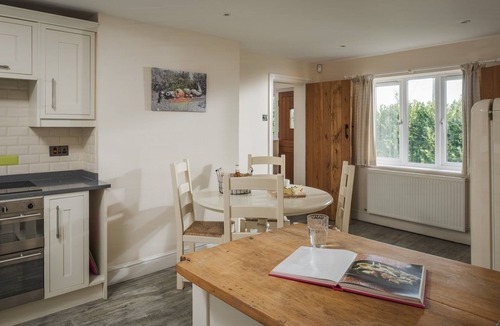 Shepton Mallet Cottage | Apple Cottage - sleeps 4 guests in 0 bedrooms