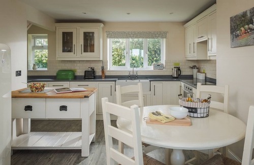 Shepton Mallet Cottage | Apple Cottage - sleeps 4 guests in 0 bedrooms