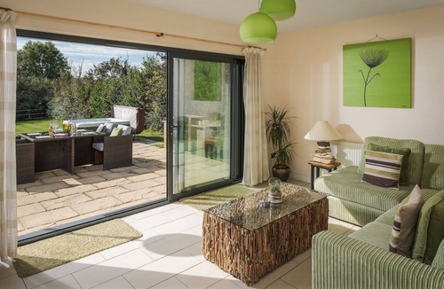 Shepton Mallet Cottage | Apple Cottage - sleeps 4 guests in 0 bedrooms