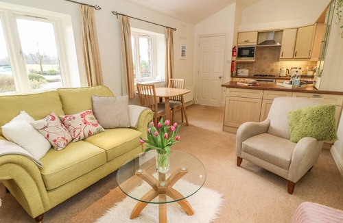 Windermere Cottage | APPLE TREE COTTAGE, with a garden in Troutbeck Bridge