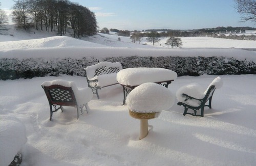 Farlam Cottage | Apr/May 2 nights min. amazon fire stick,pets welc. wine/chocs inc.
