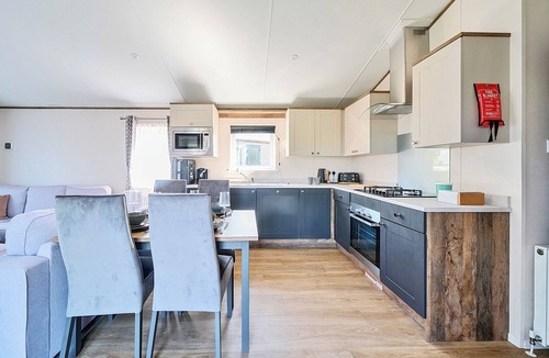 Great Billing Cottage | AQUADROME ABODE - BILLING AQUADROME in Billing Aquadrome Holiday Park