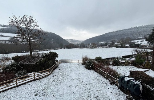 Glyn Ceiriog Cottage | ARAELFA, pet friendly, with open fire in Llangollen