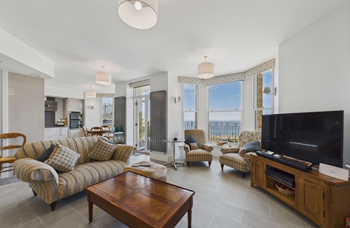 Hele Apartment | Arlington Villas. Modern 2 bedroom/2 bath flat with parking. Amazing ocean views