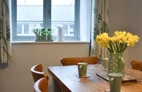 Redruth House | Ash