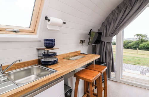 Saltash Cottage | ASH, romantic, with hot tub in Saltash