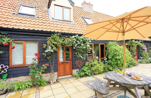 Bungay House | Ash - Three Bedroom House, Sleeps 6