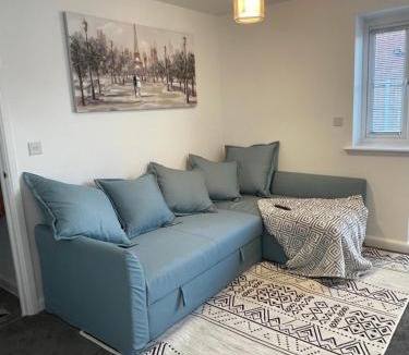 Hemel Hempstead House | Aspen Villa, Apsley Station