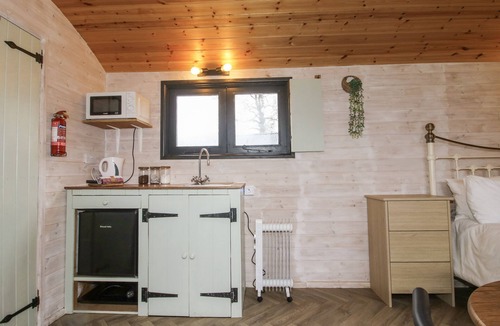 Craven Arms Cottage | Aston - Shepherd Hut