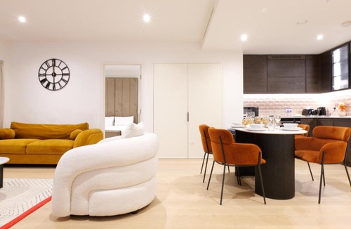 Docklands Apartment | Austin David Executive Royal Wharf