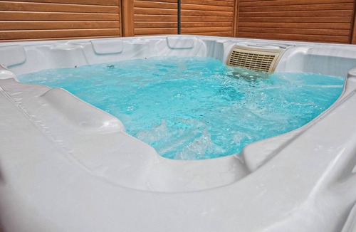 Swarland Ski Chalet | Autograph Junior Lodge 2 Bed with Hot Tub Pet