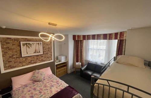 Blackpool Town Center Hotel | Backpackers Blackpool Hotel & Suites