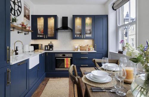 Cirencester House | Bakers Flat