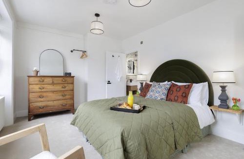 Cirencester House | Bakers Flat