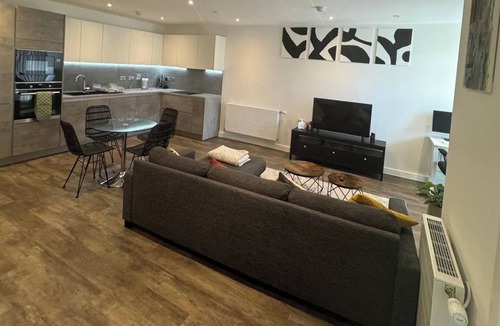 Gascoigne Apartment | Barking Bliss - Bright Apartment with City Views