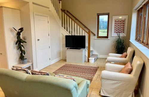 Freefolk House | Barn Ann-exe, Sleeps 4, Garden, Parking spaces