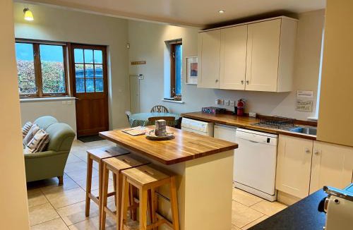 Freefolk House | Barn Ann-exe, Sleeps 4, Garden, Parking spaces