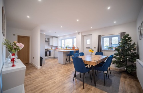 King's Bromley House | Barn Conversion - Commutable to lots of attractions, family & pet-friendly.