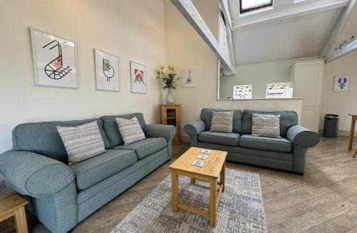 Dittisham House | Barnfield - Beautiful Barn, River views, Close to Quay