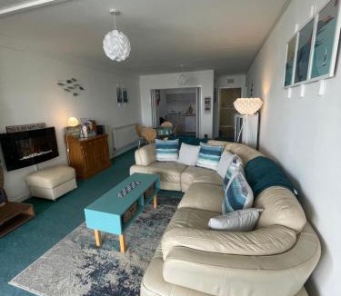 Benllech Apartment | Barracuda, Beachside Apartment