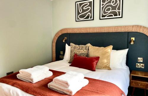 Bristol House | Barton Suites Luxury Home 2 of 2 Sleeps 6