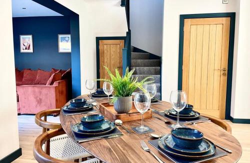 Bristol House | Barton Suites Luxury Home 2 of 2 Sleeps 6
