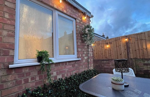 Warwick House | Basement Game Room & Workspace Two Spacious Bedrooms Close to Train Station