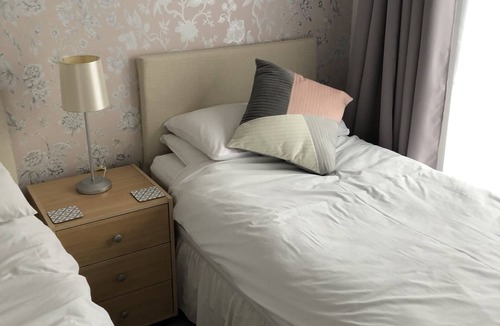 Basingstoke Bed & Breakfast | Basingstoke En Suite Room in Garden Annex