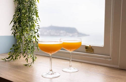 South Cliff Apartment | Bay View Double Cabana