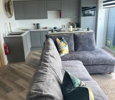 Thornton-Cleveleys Apartment | Beach View Apartment with balcony and sea view - pet friendly