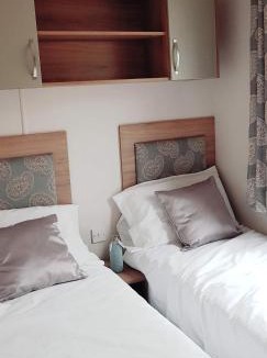 Dymchurch Ski Chalet | Beaches 20 New Beach